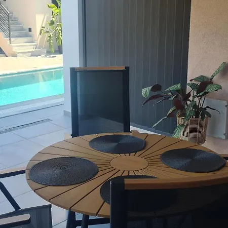 Lägenhet Theros Nikiana